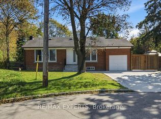 18 Robson Pl, Toronto, ON M2R2Y4