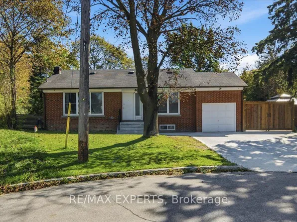 18 Robson Pl, Toronto, ON M2R 2Y4
