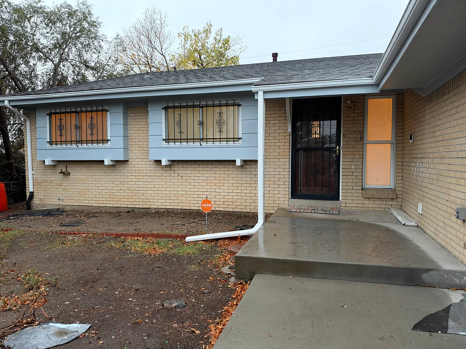 3 bed, 1050 sqft, $2,200 — Photo 2