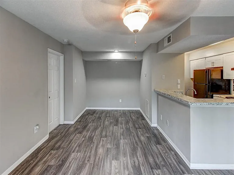 The Hub at 934 Apartments — Photo 19