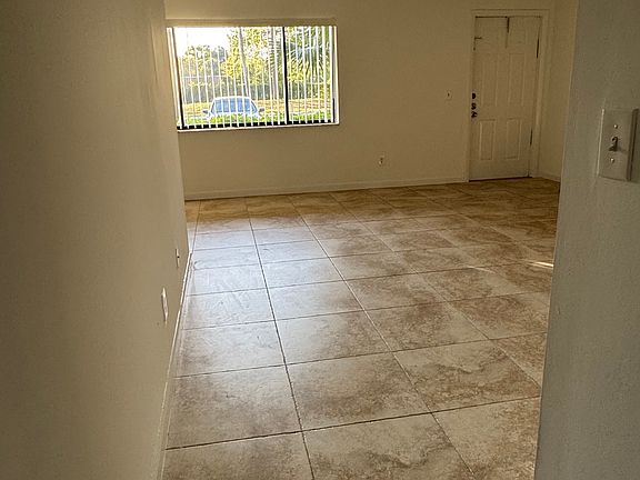 2nd image of 1204 Meadows Cir #1204