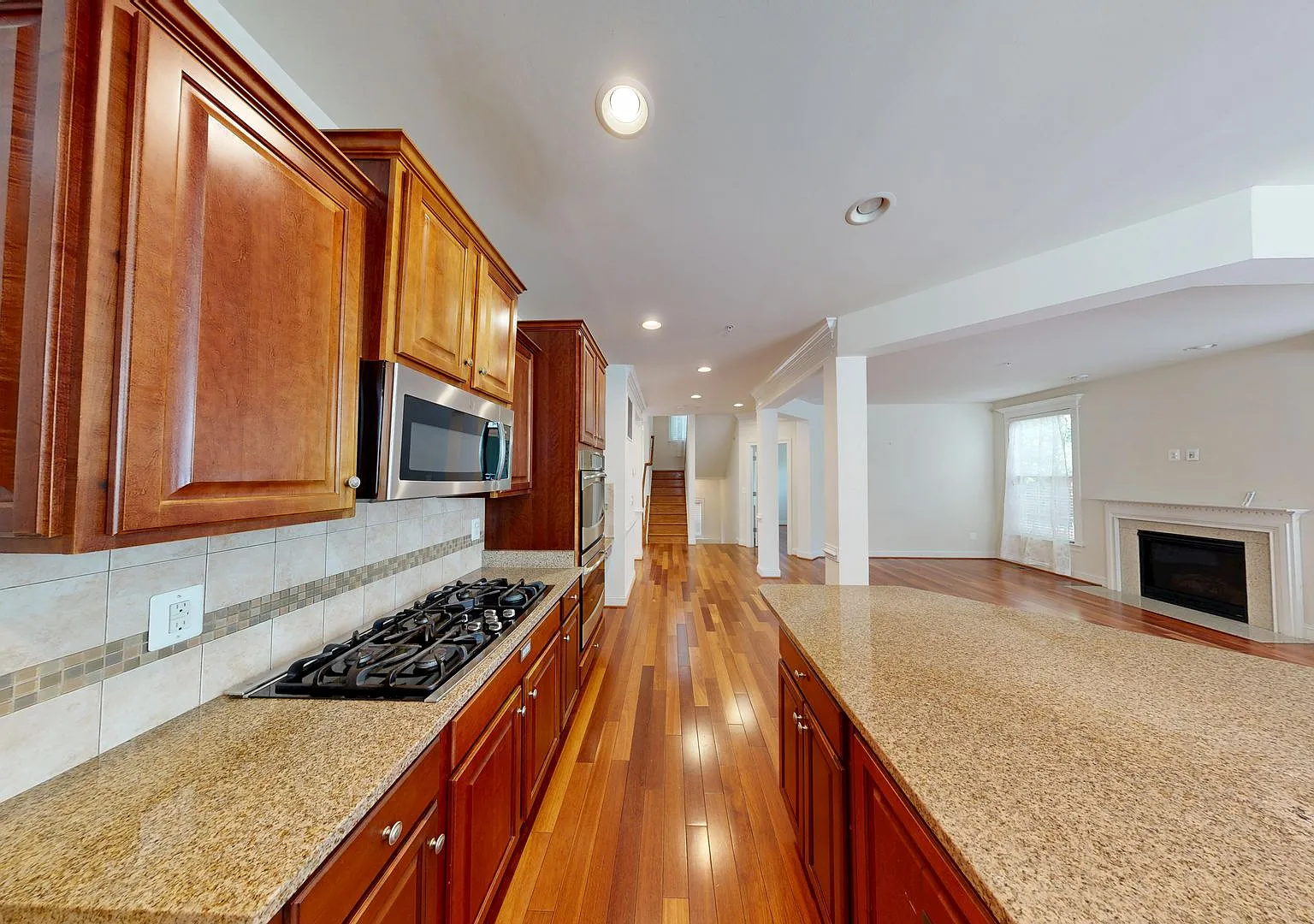 4 + 4.5 BA - Custom Home - Close in Kensington — Photo 3