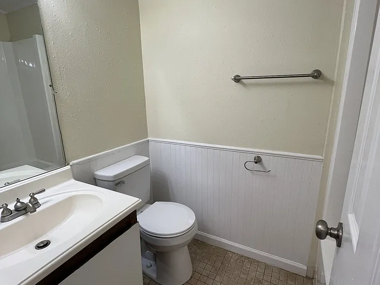 100 E Ballygar St #100E — Photo 4