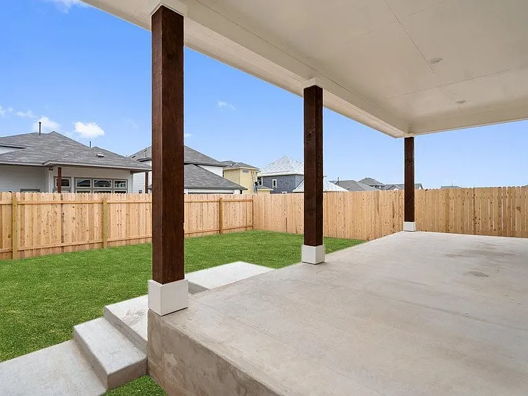 132 Condesa St — Photo 3