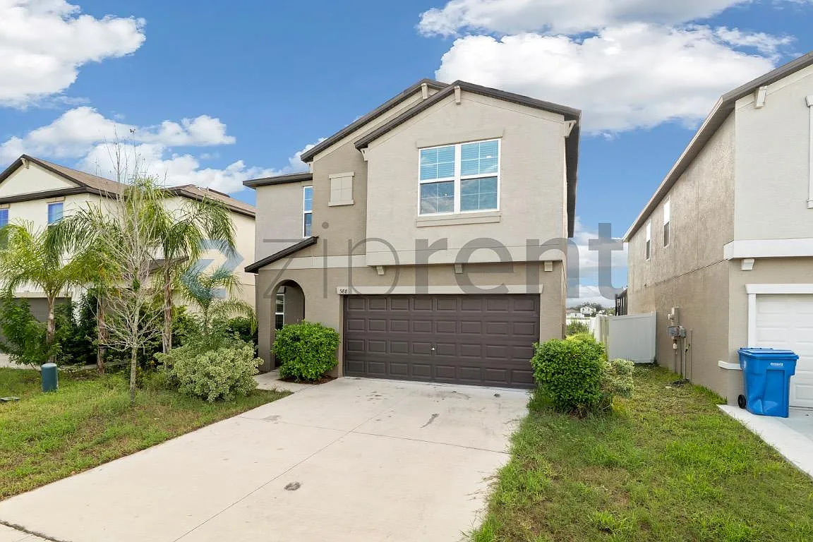 5 bed, 2.5 bath, 2215 sqft, $2,550 — Photo 3
