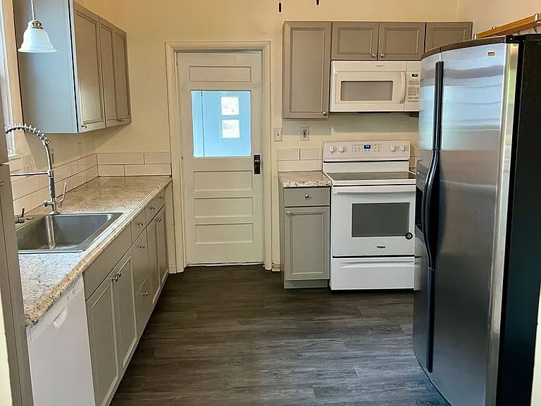 230 N Walnut St — Photo 11
