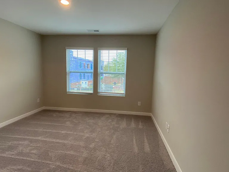512 Main St — Photo 16