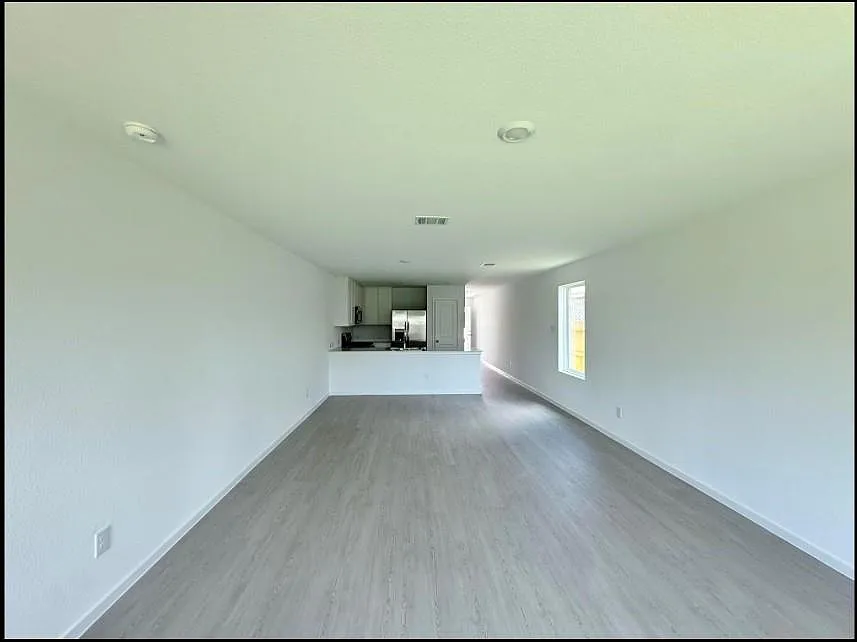 3 bed, 2.0 bath, 1470 sqft, $1,690 — Photo 2