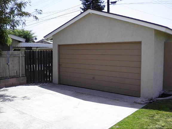 2 car detached garage