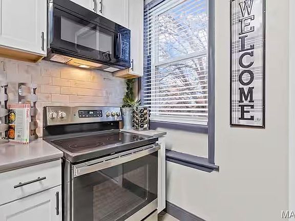 5th image of 3857 Blaine Ave