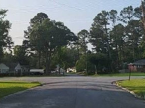 Exterior Neighborhood (street photo)