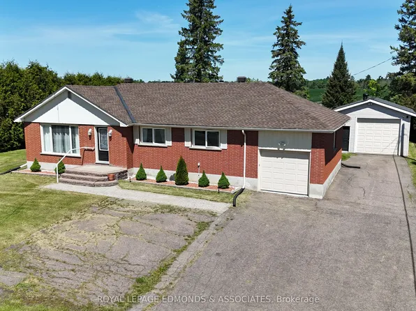 11837 Round Lake Rd, Laurentian Valley, ON K8A 0K9