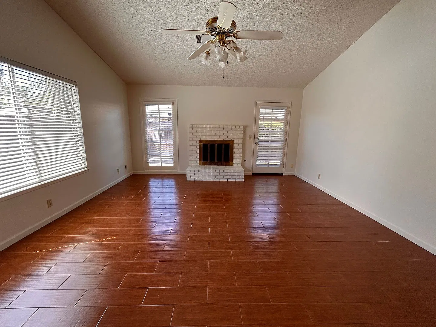 Cute home for rent in Visalia! — Photo 3
