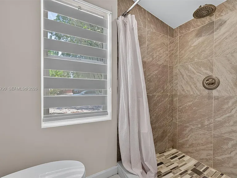 5921 NE 1st Ave — Photo 25