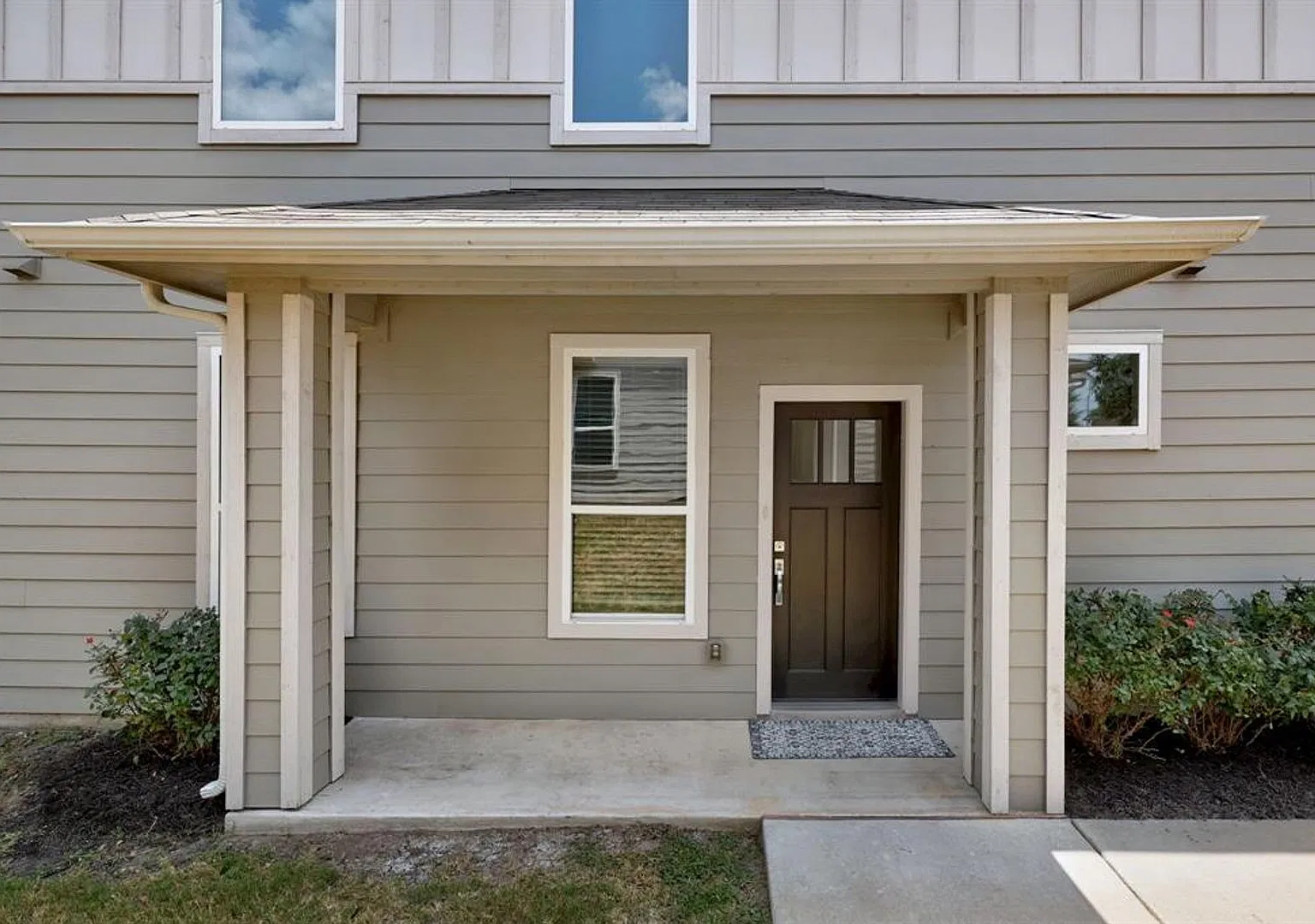 Lovely Modern Home in North East Austin! — Photo 3