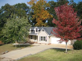 111 Point Dr, Townville, SC 29689