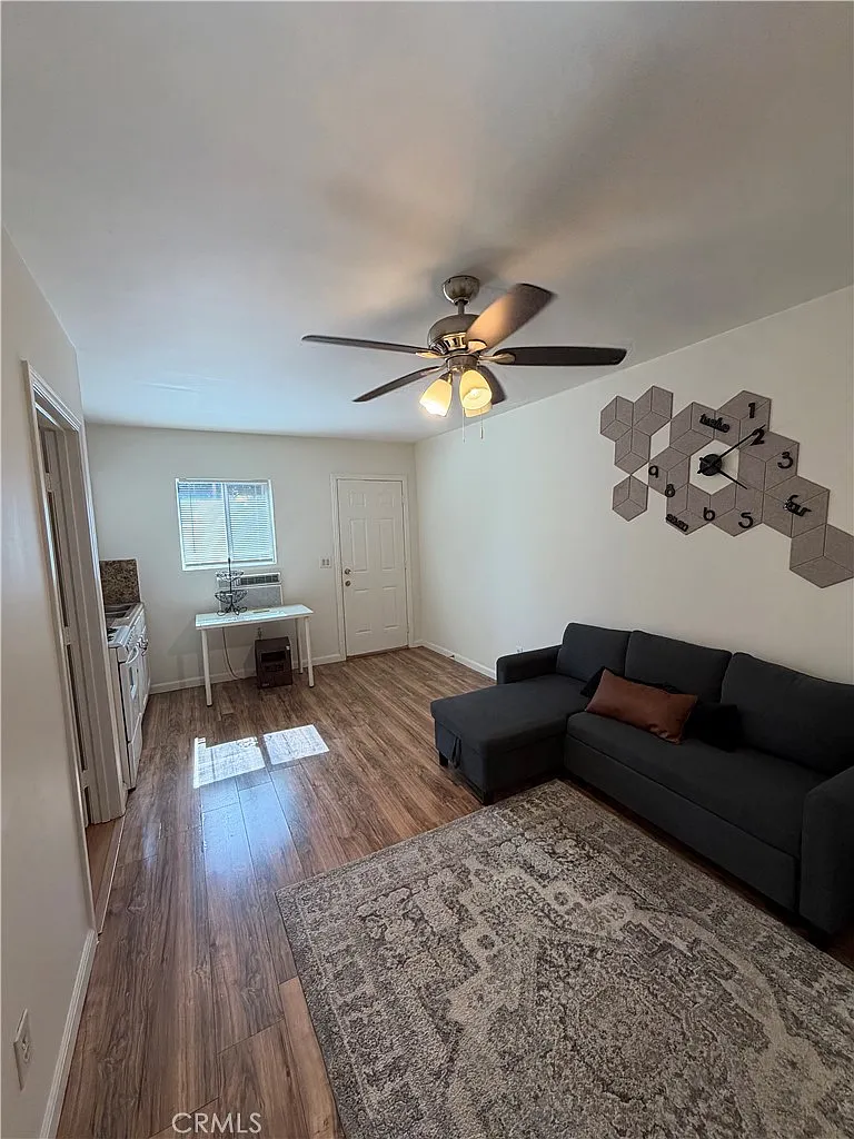 1 bed, 450 sqft, $1,700 — Photo 4