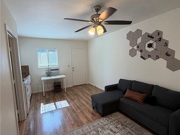 4th image of 10642 Nettleton St #1/2