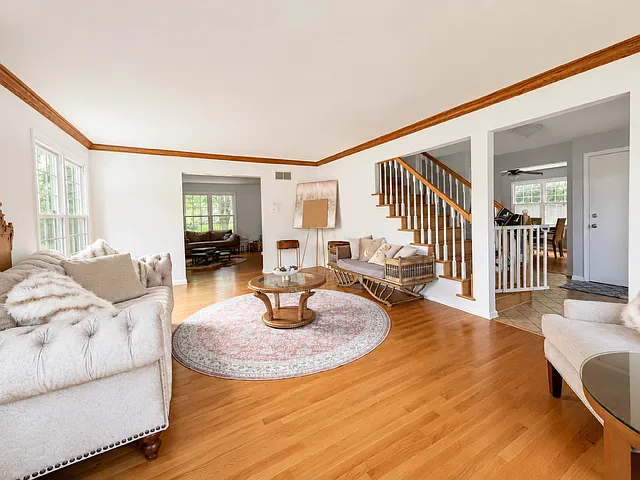 4 bed, 2.5 bath, 2252 sqft, $3,600 — Photo 2