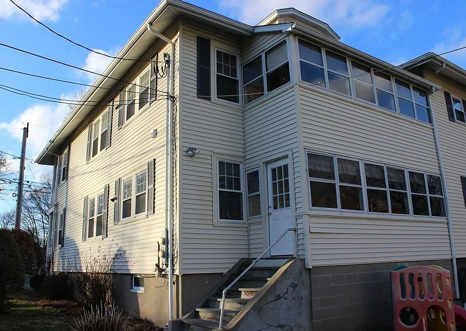 Building Photo 4