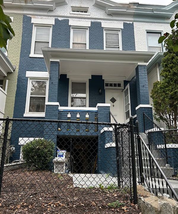 1st image of 1414 C St NE