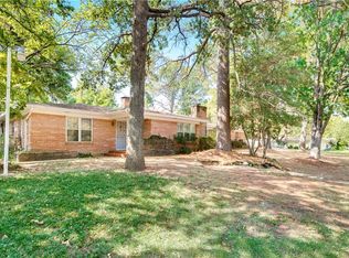 7104 Robinhood Ln, Fort Worth, TX 76112