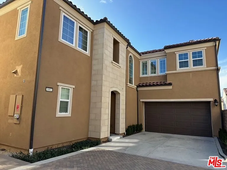 20812 W Bur Oak Cir — Photo 1