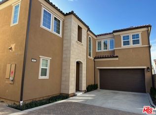 20812 W Bur Oak Cir, Northridge, CA 91326