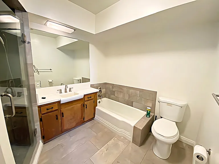 1817 N Fuller Ave #301 — Photo 12