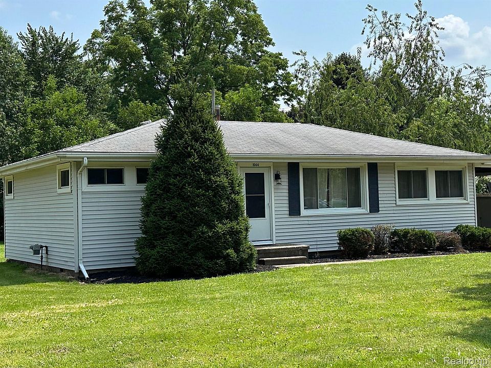 1st image of 1044 Hira St
