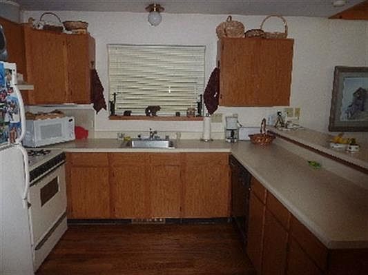 3rd image of 1759 Spruce Ave