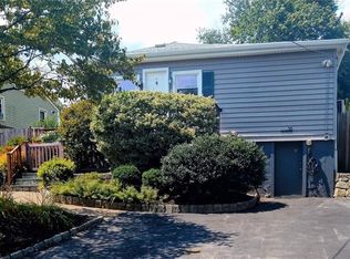 36 Lake Shore Dr, Mahopac, NY 10541