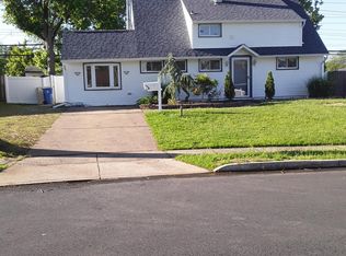 57 Iroquois Rd, Levittown, PA 19057