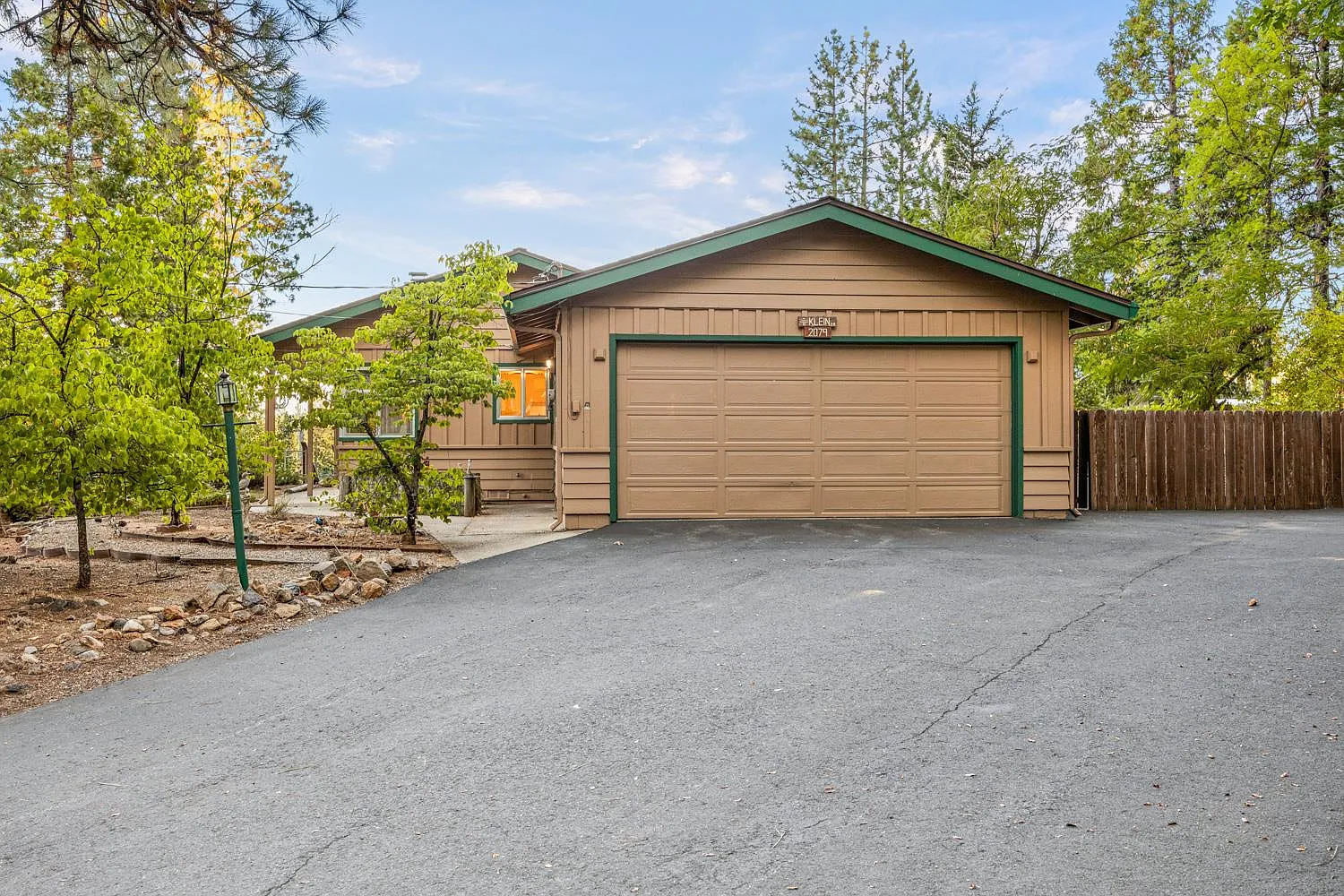 2079 Camanche Dr photo 1