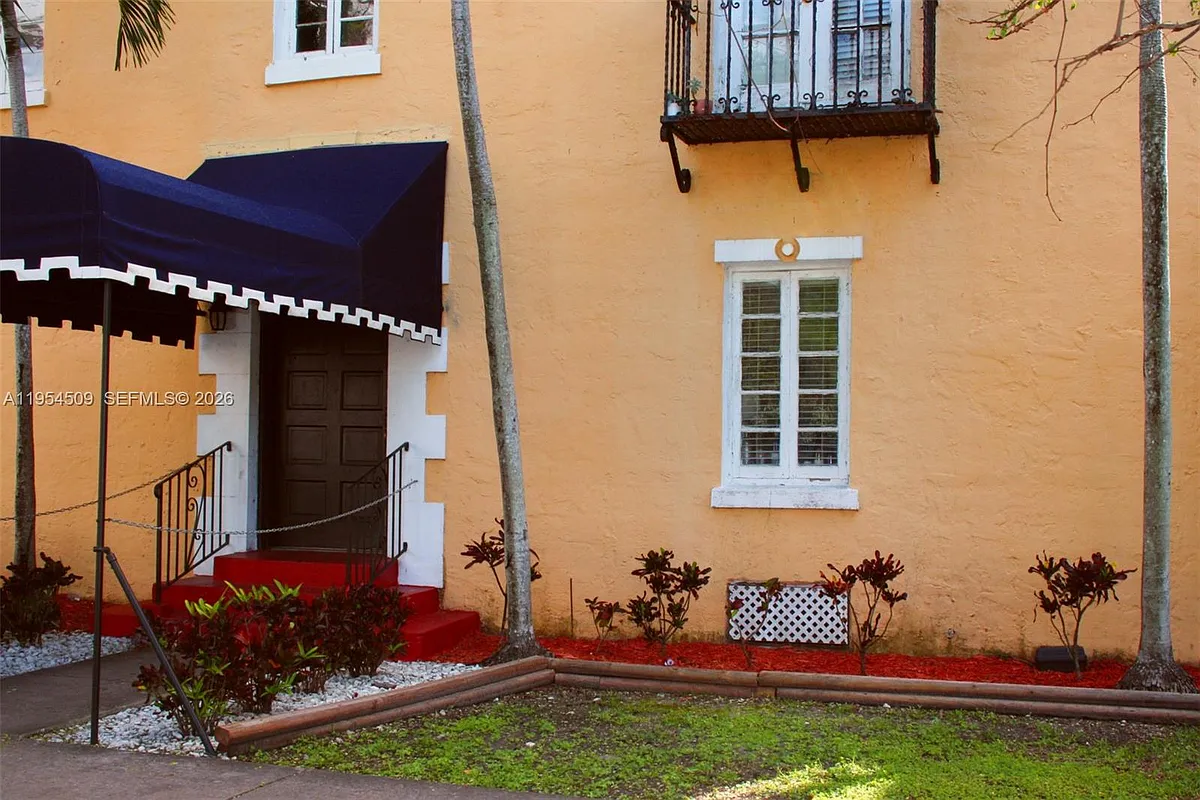 Building Photo - 124 Mendoza Ave #1A