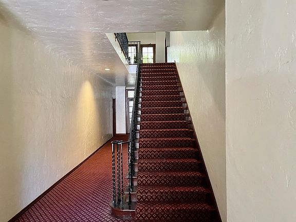 4th image of 350 S Detroit St APT 7