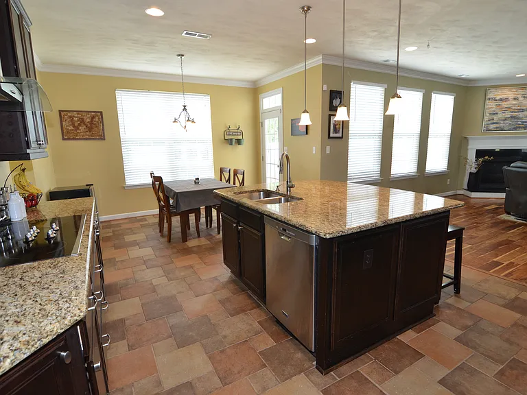 717 Tyler Way — Photo 8