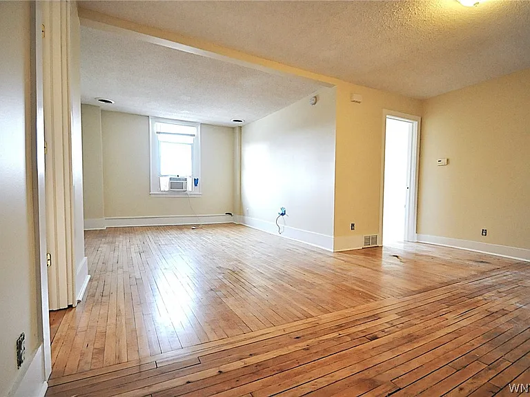 8525 Main St — Photo 15
