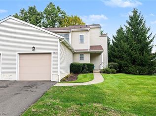 1910 Lillian Rd #17, Stow, OH 44224