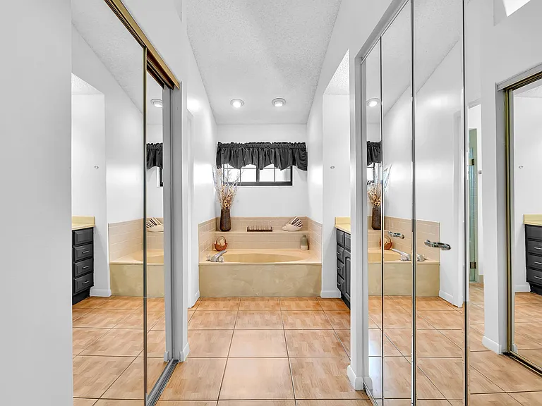 8099 Cassia Dr — Photo 24