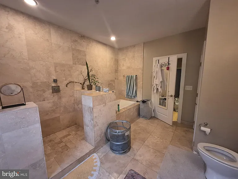 2544 Montrose St — Photo 16