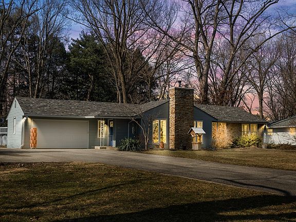 3rd image of 8812 Manderley Dr