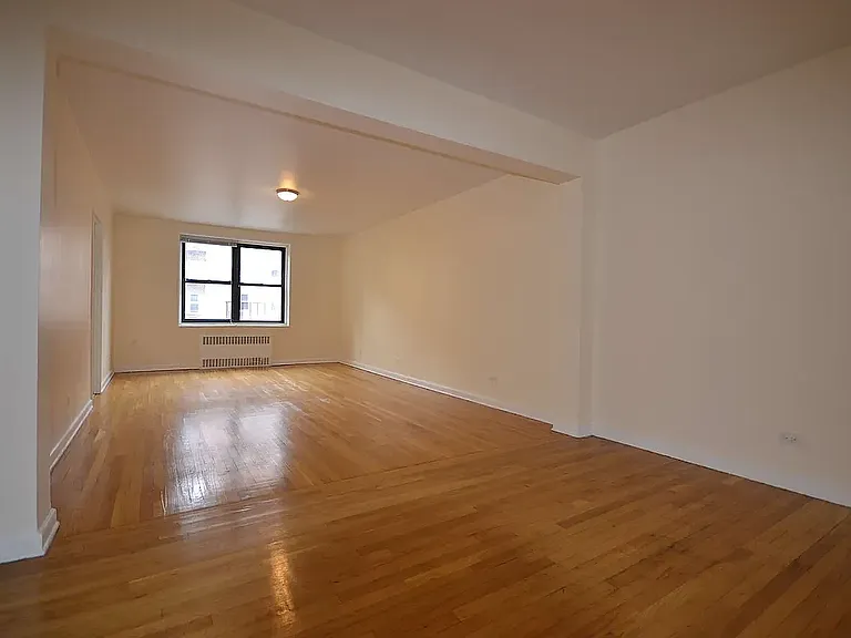 3415 Parsons Blvd #4M — Photo 1