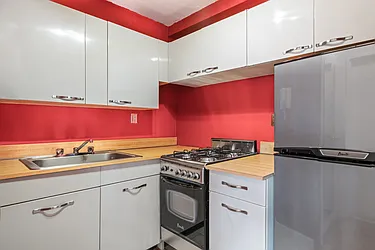 Rented by R New York