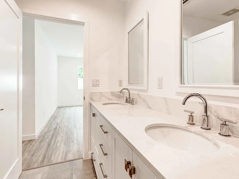 8805 Paso Robles Ave — Photo 33
