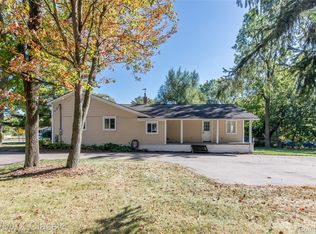 590 Bogie Lake Rd, White Lake, MI 48383