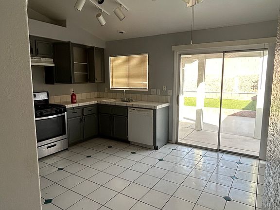 2nd image of 2458 Shatz St