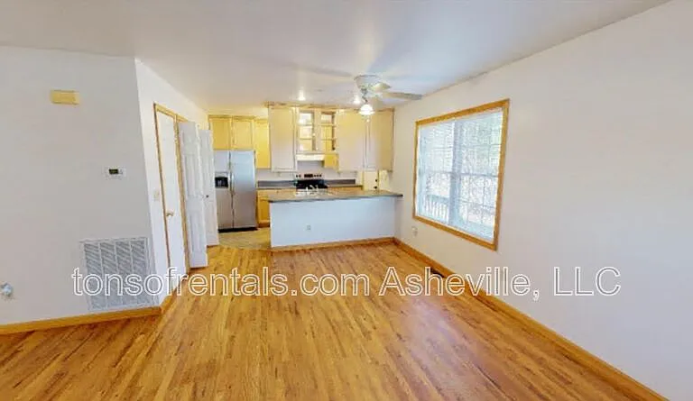 203 W Jordan St — Photo 9