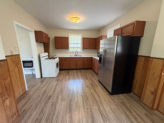 3rd image of 16 Dogwood St NE