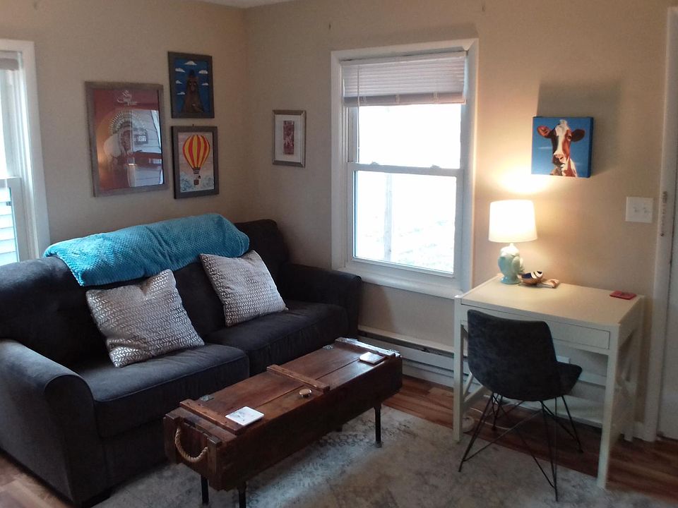 1109 Unit A Living Room